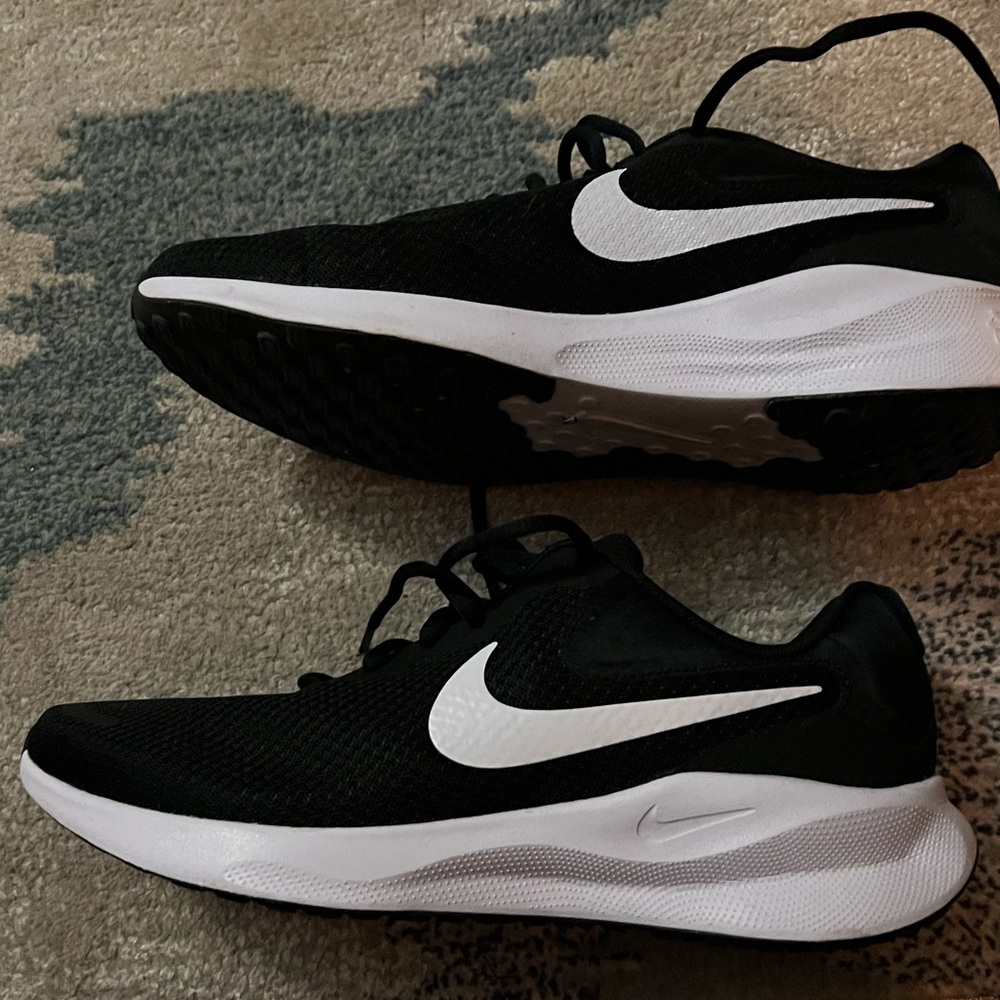 Women’s Nike Tennis’s Shoes Size 11 Wide Black & White